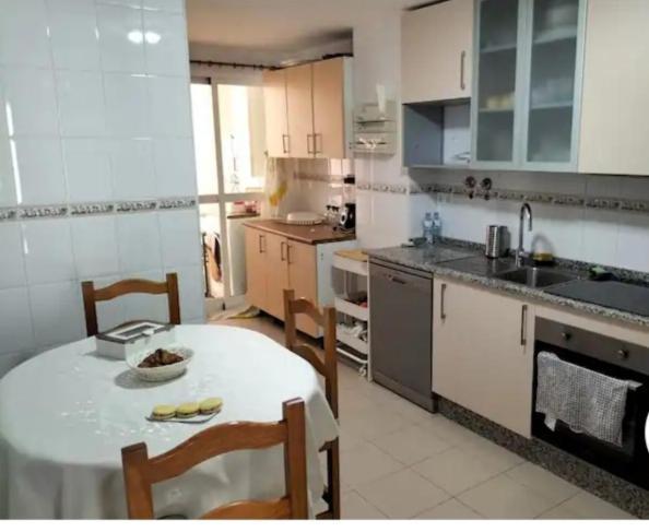 Torremolinos Alquilo Habitacion Con Bano Compartido Y Cocina Compartida Eksteriør billede